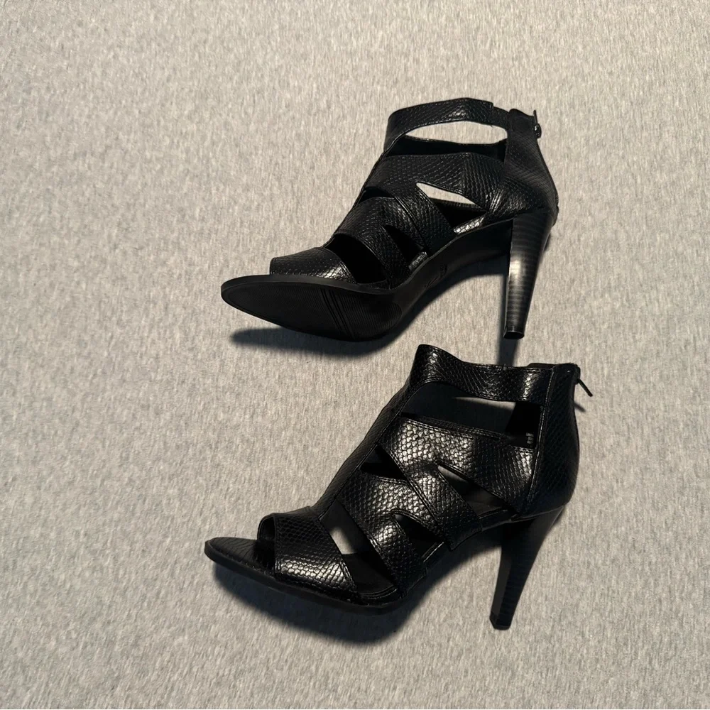 Elegant Black Strappy Heels Simply Vera By Vera Wang Size 9 - Picture 4 of 12